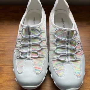 Women’s Size 8.5 Wide